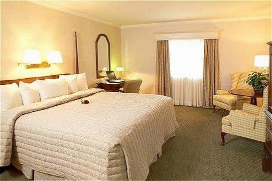 The Inn At Reading Hotel & Conference Center Phòng bức ảnh